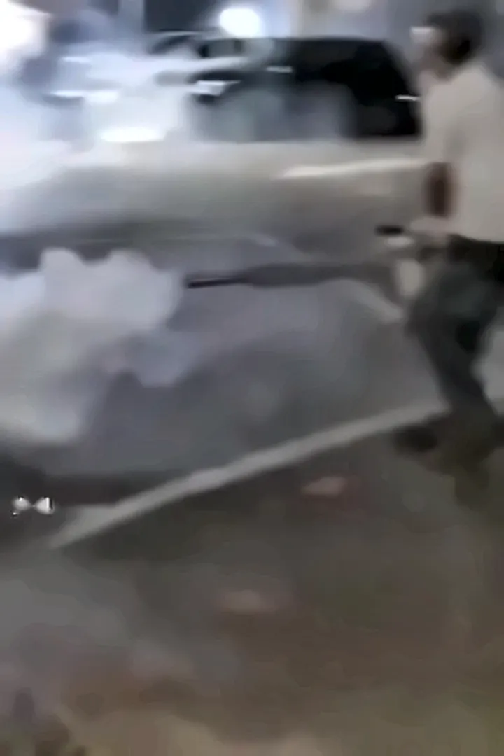 Nebulização contra o mosquito da dengue em área externa